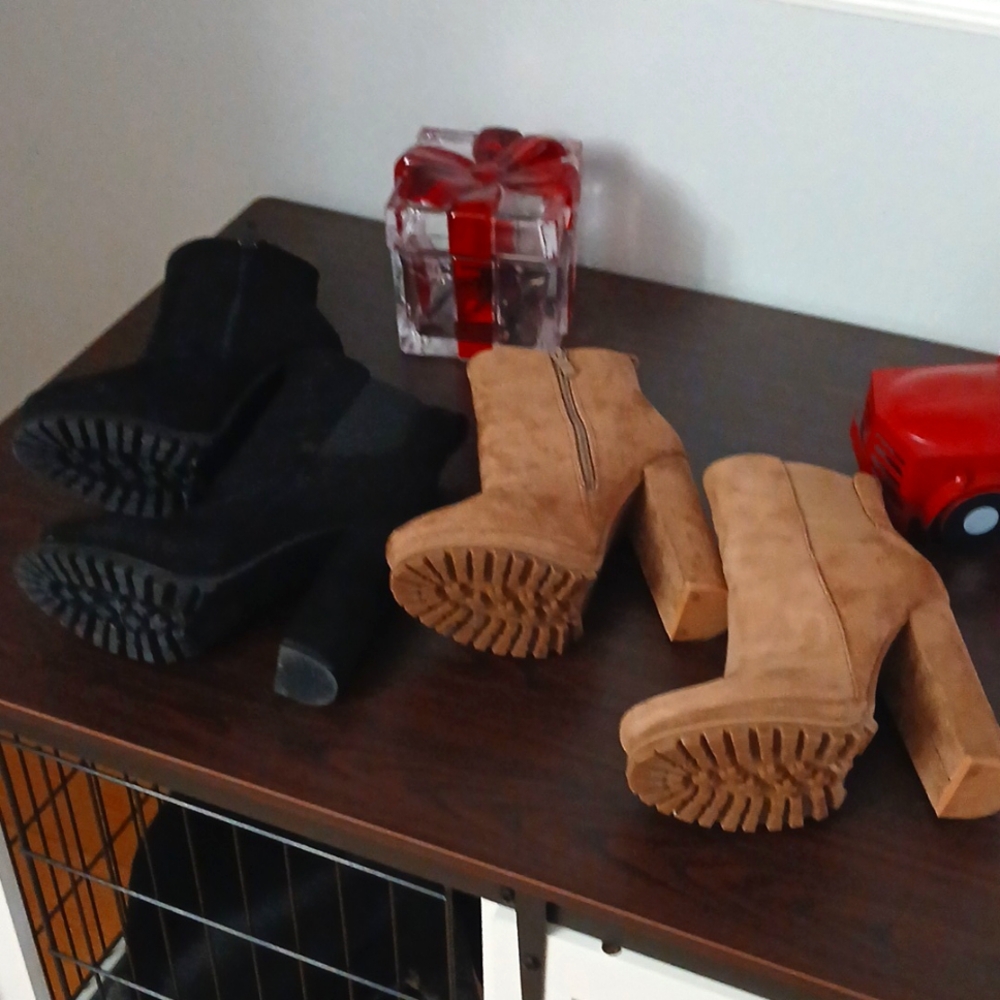 2 pairs of 7.5 Fashion Nova Boots